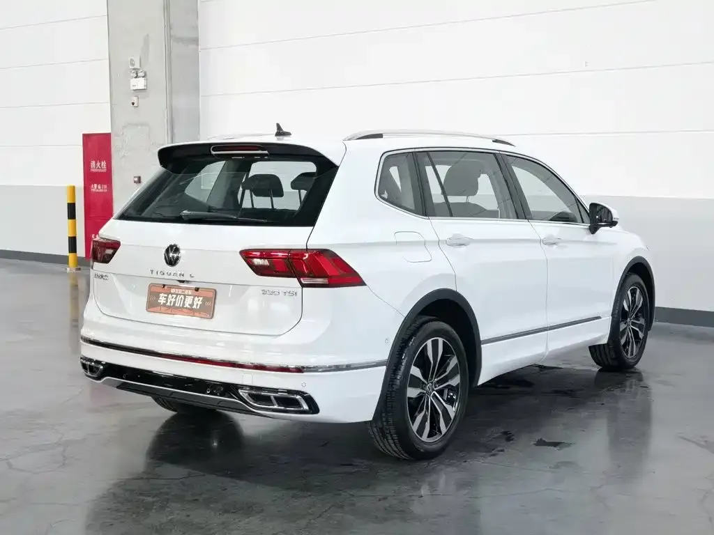 Volkswagen Tiguan L — фото 10