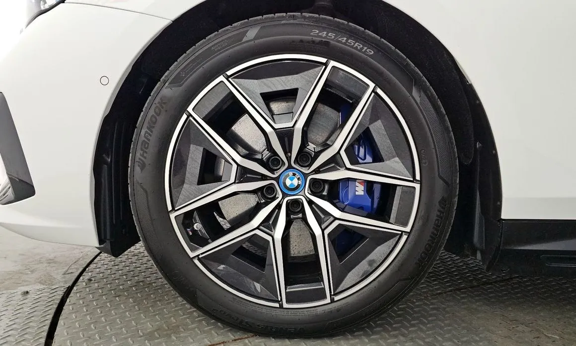 BMW i5 — фото 6