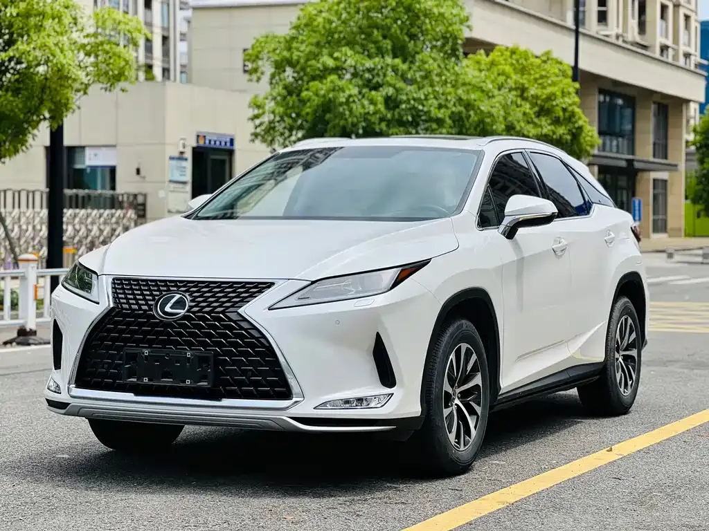 Lexus RX — фото 1