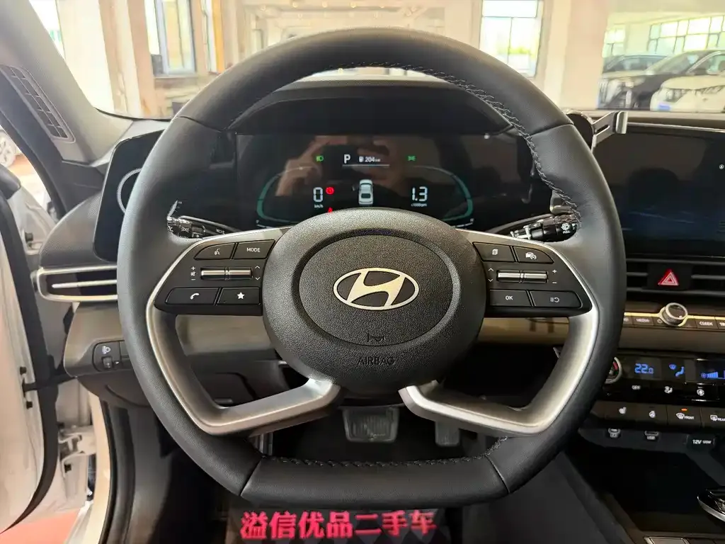 Hyundai Elantra — фото 10