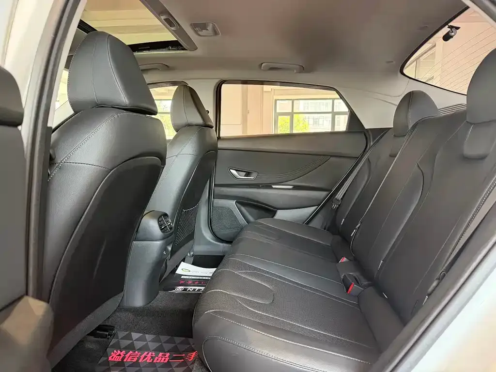 Hyundai Elantra — фото 2