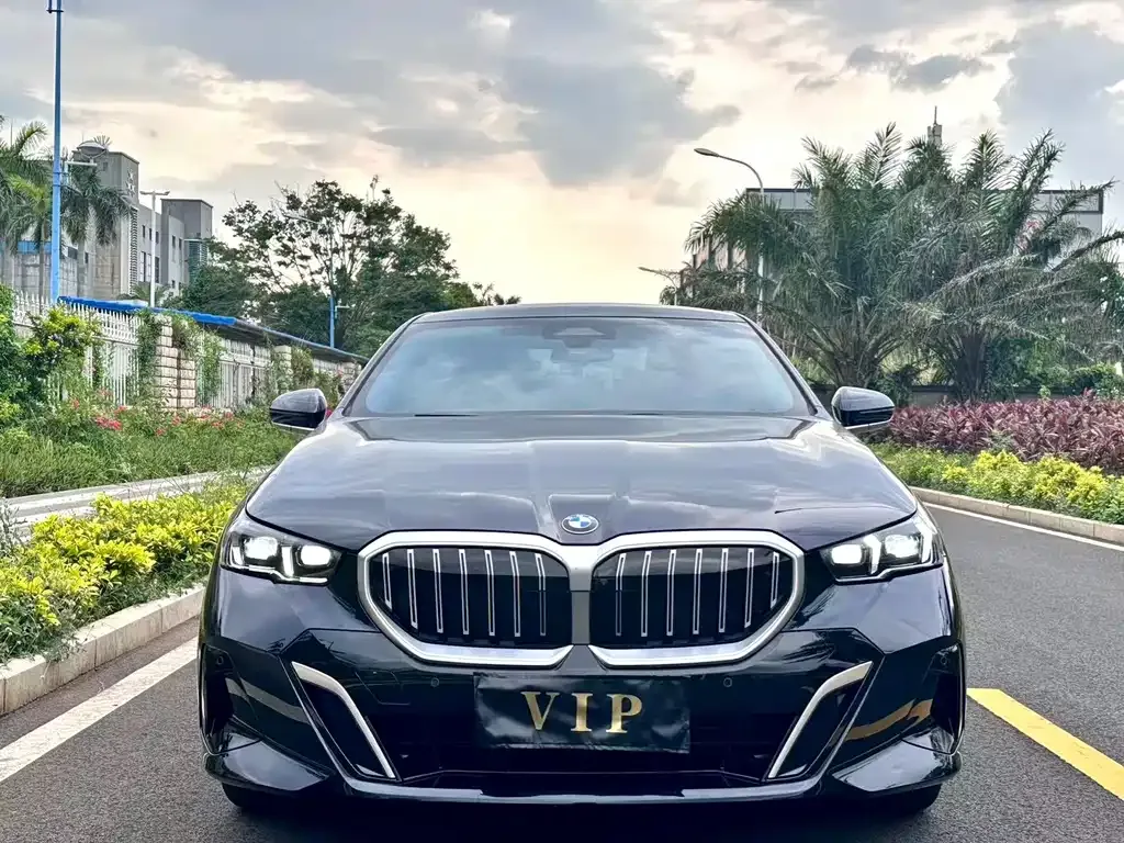 BMW 5 Series — фото 2