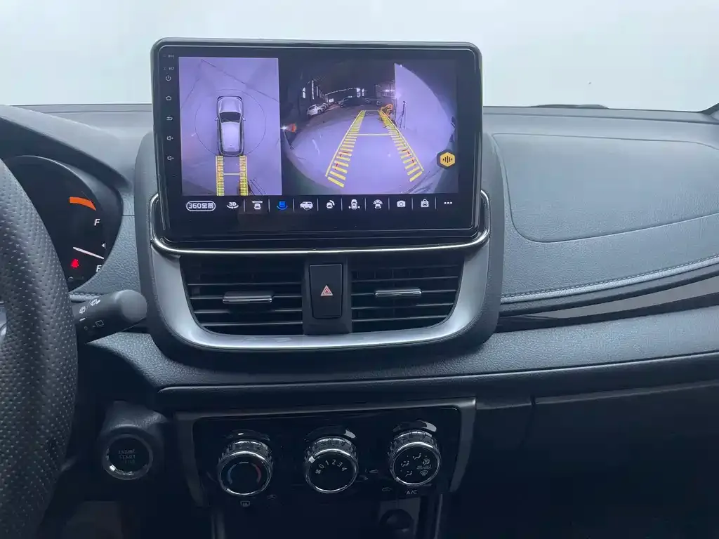 Toyota Yaris L — фото 10