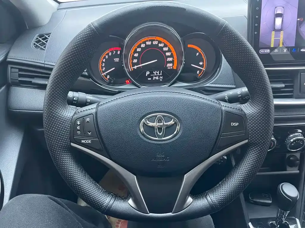 Toyota Yaris L — фото 6