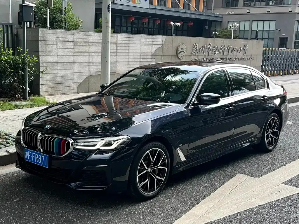 BMW 5 Series — фото 1