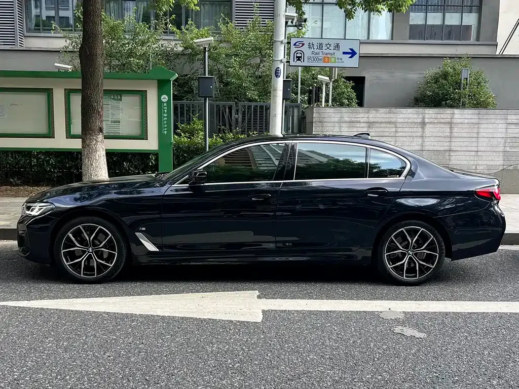 BMW 5 Series — фото 4