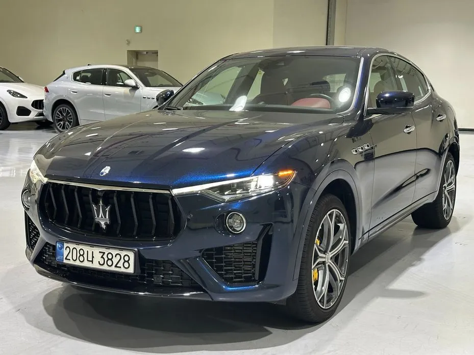 Maserati Levante — фото 1