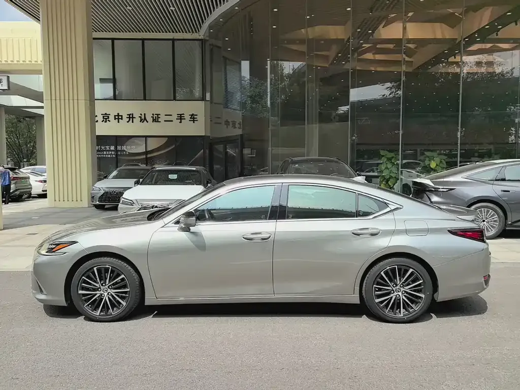 Lexus ES — фото 3