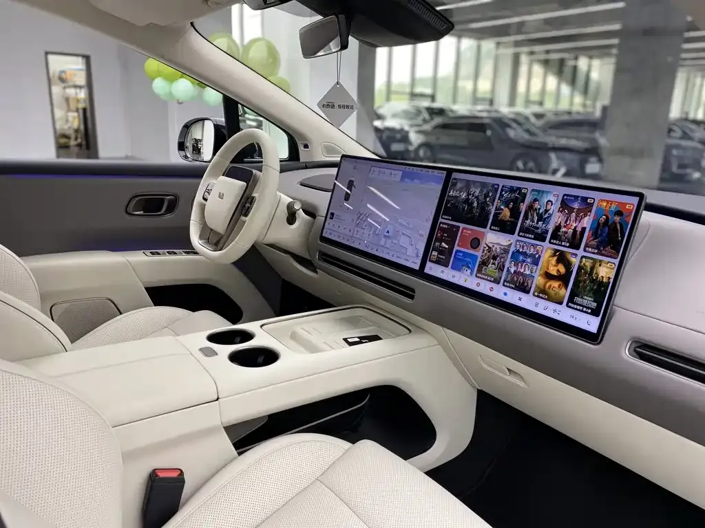 Li Auto i8 — фото 4