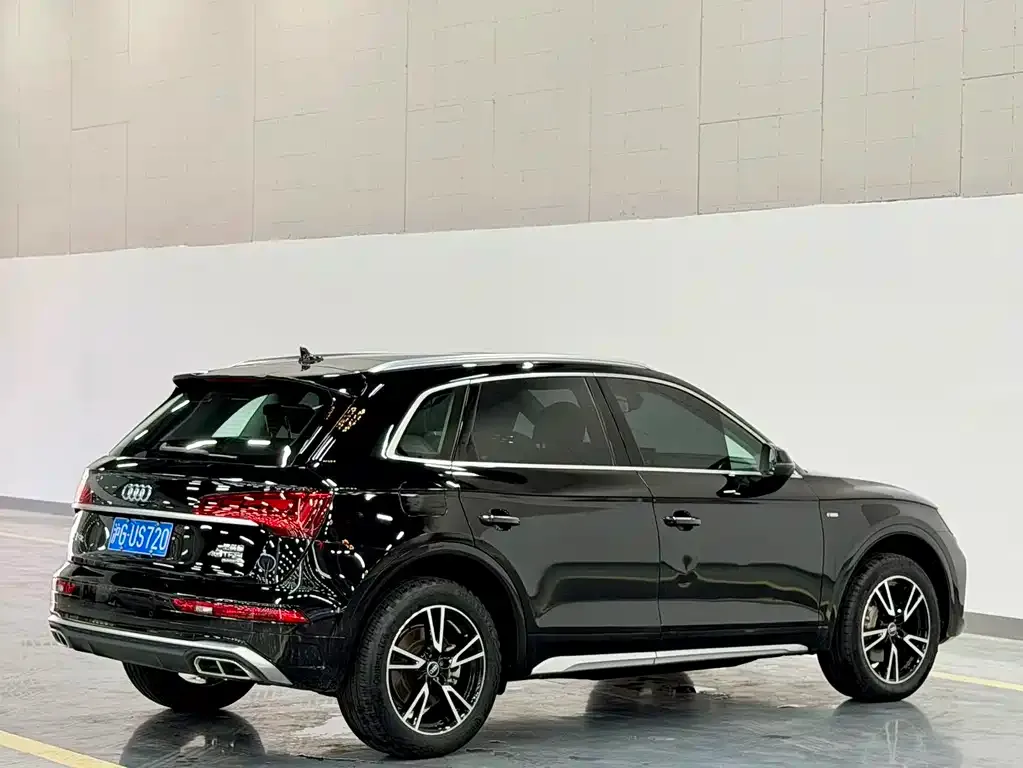 Audi Q5L — фото 10