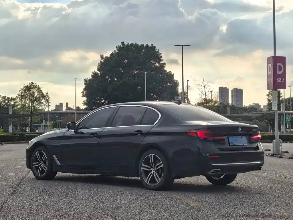 BMW 5 Series — фото 5