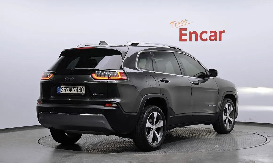 Jeep Cherokee — фото 2