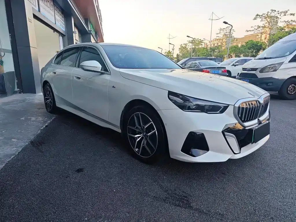 BMW i5 — фото 10