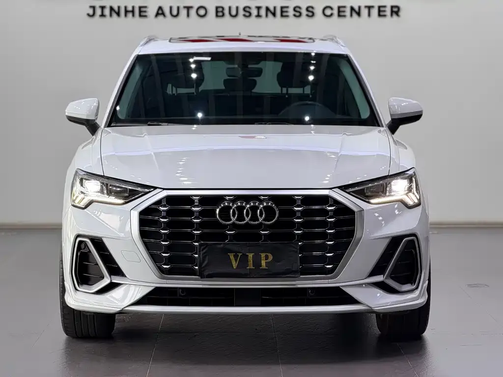 Audi Q3 — фото 1