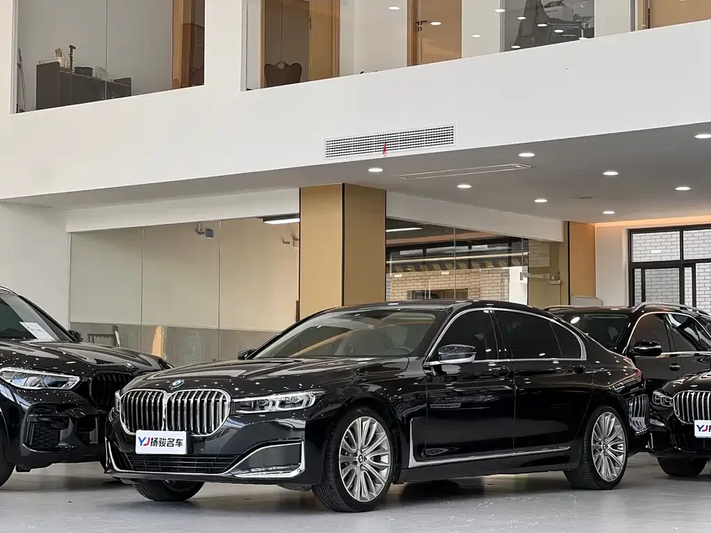 BMW 7 Series — фото 1