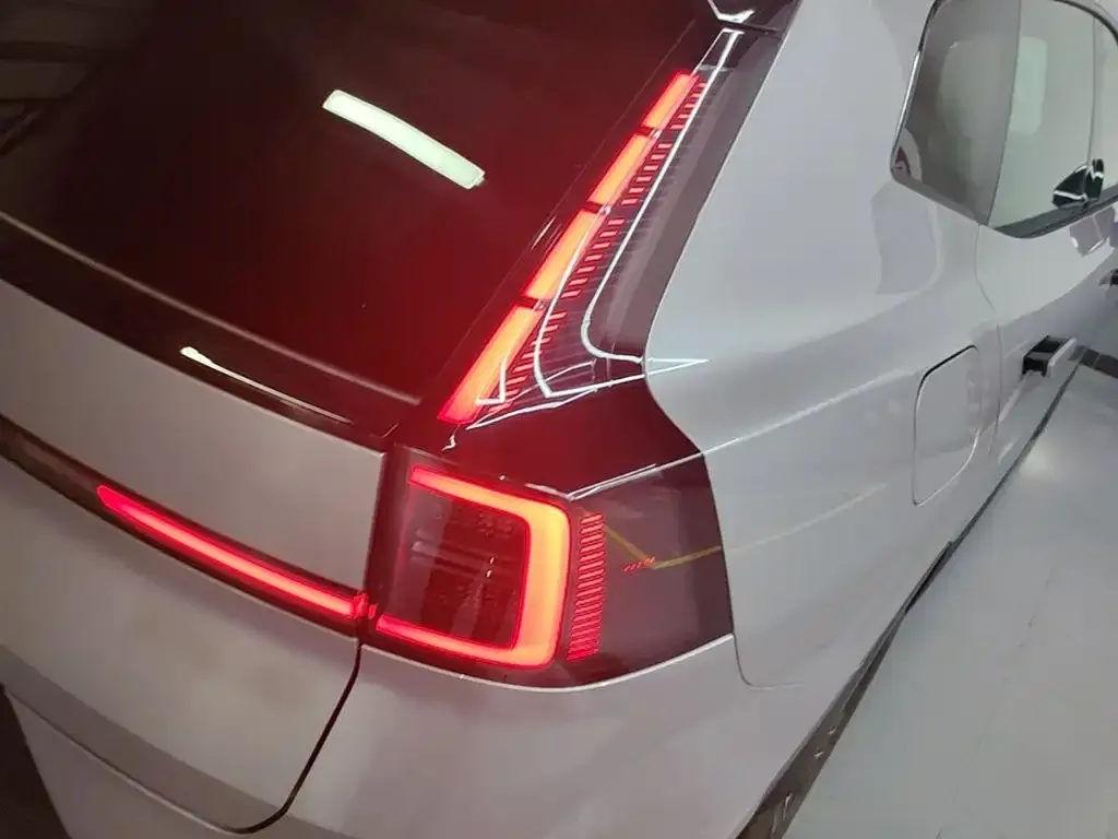 Volvo XC70 Plug-in Hybrid — фото 5
