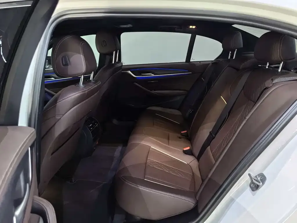 BMW 5 Series — фото 10