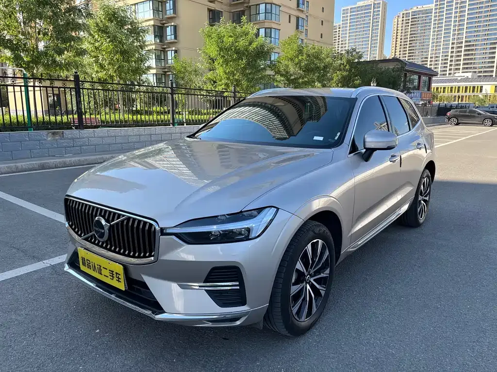 Volvo XC60 — фото 1