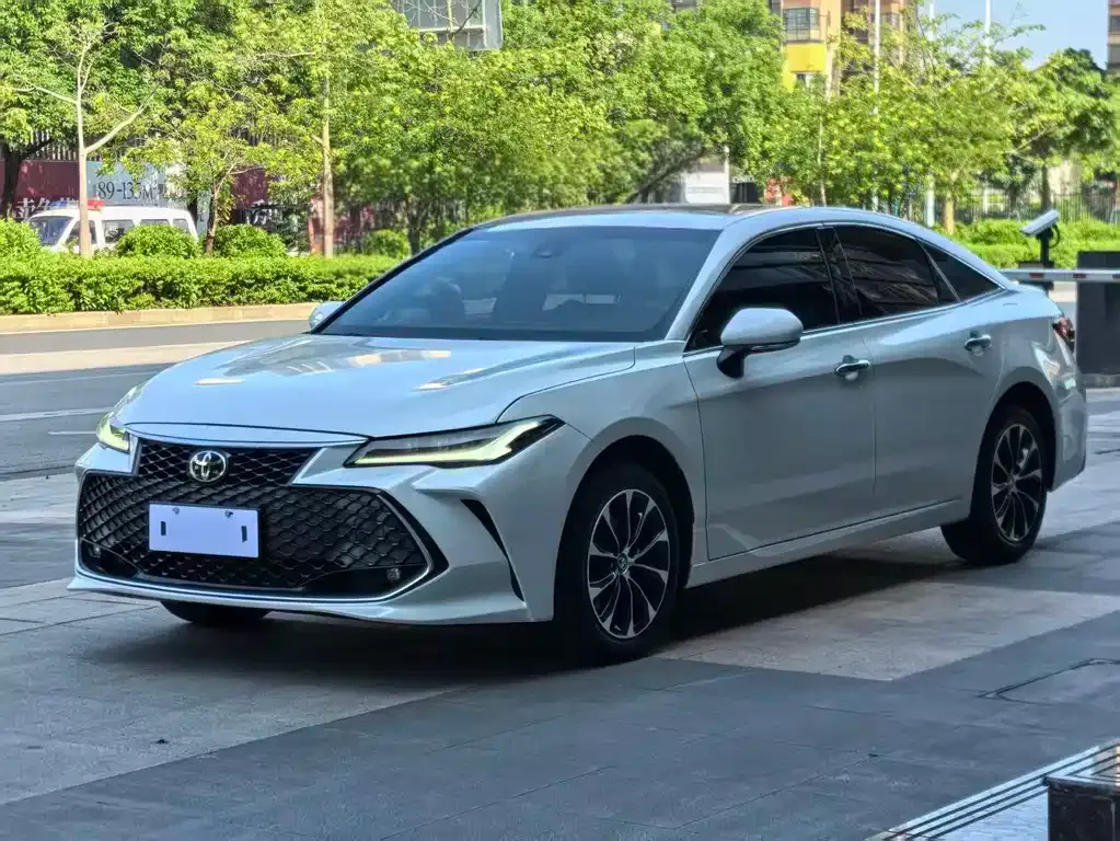 Toyota Avalon — фото 1