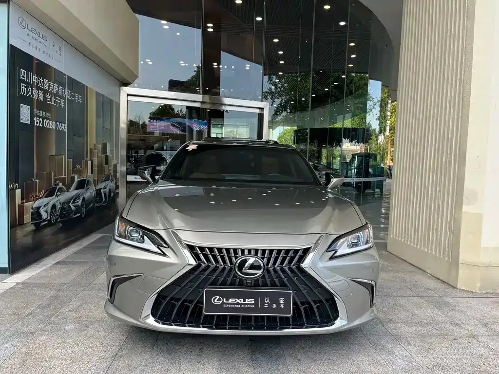 Lexus ES — фото 1