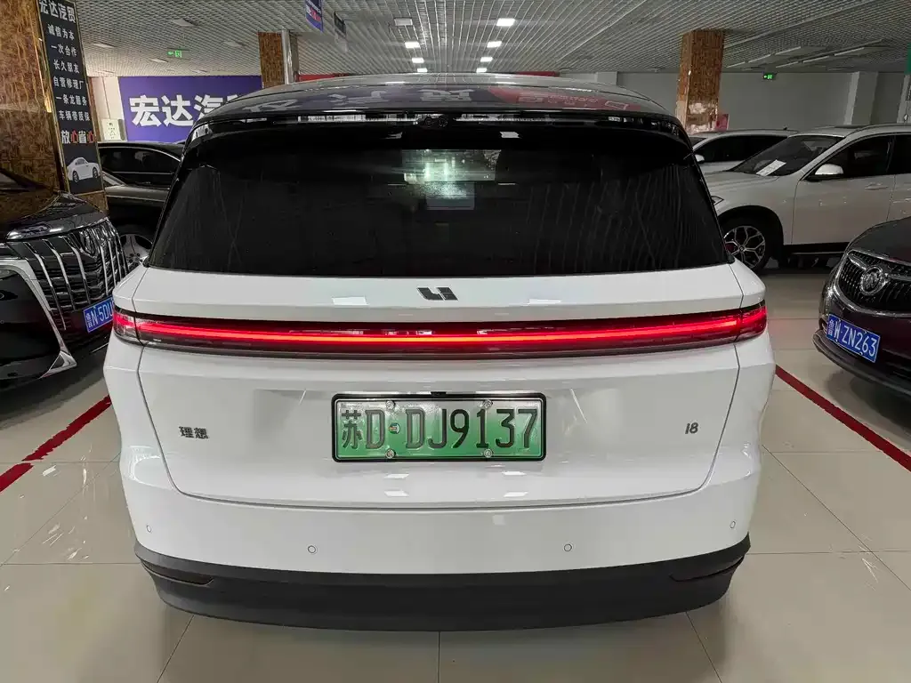 Li Auto i8 — фото 6