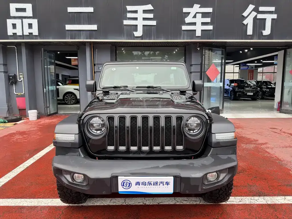 Jeep Wrangler — фото 1