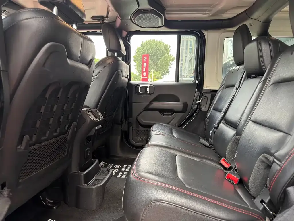 Jeep Wrangler — фото 4