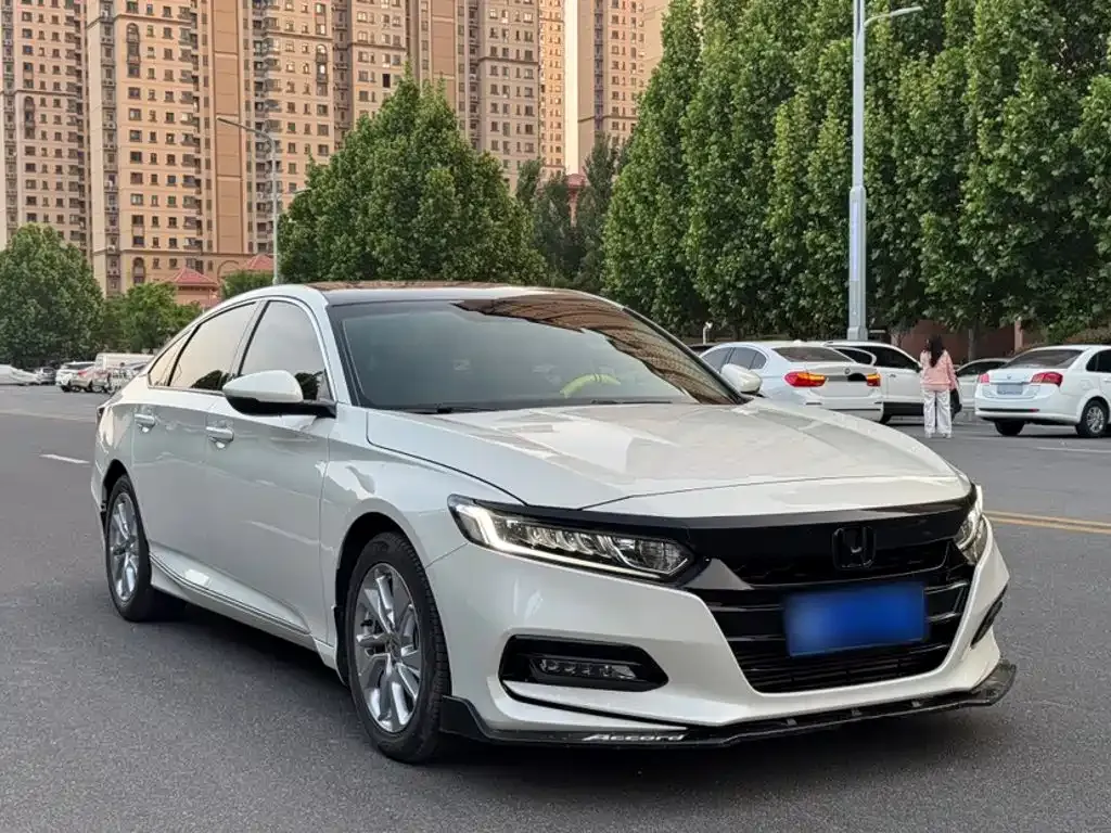 Honda Accord — фото 10