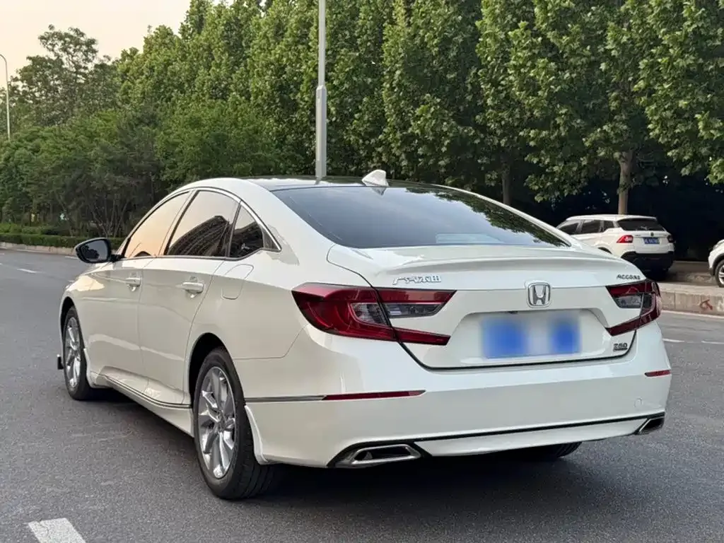 Honda Accord — фото 9