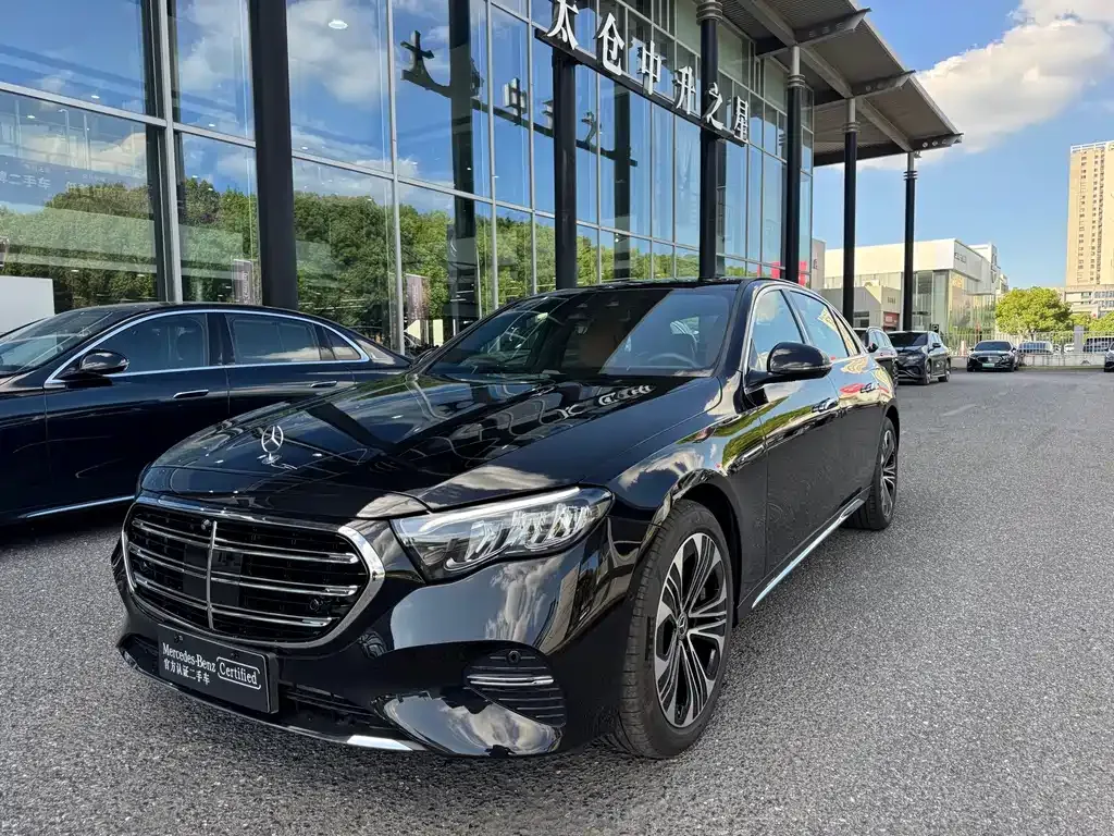 Mercedes-Benz E-Class — фото 1