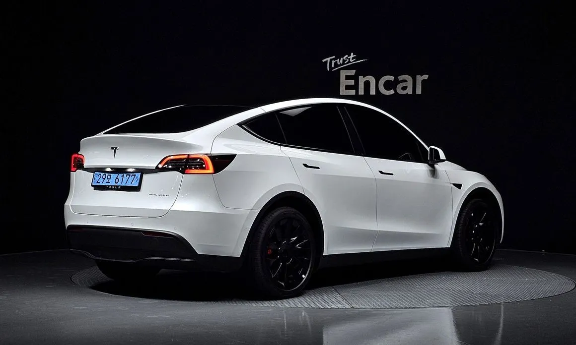 Tesla Model Y — фото 8