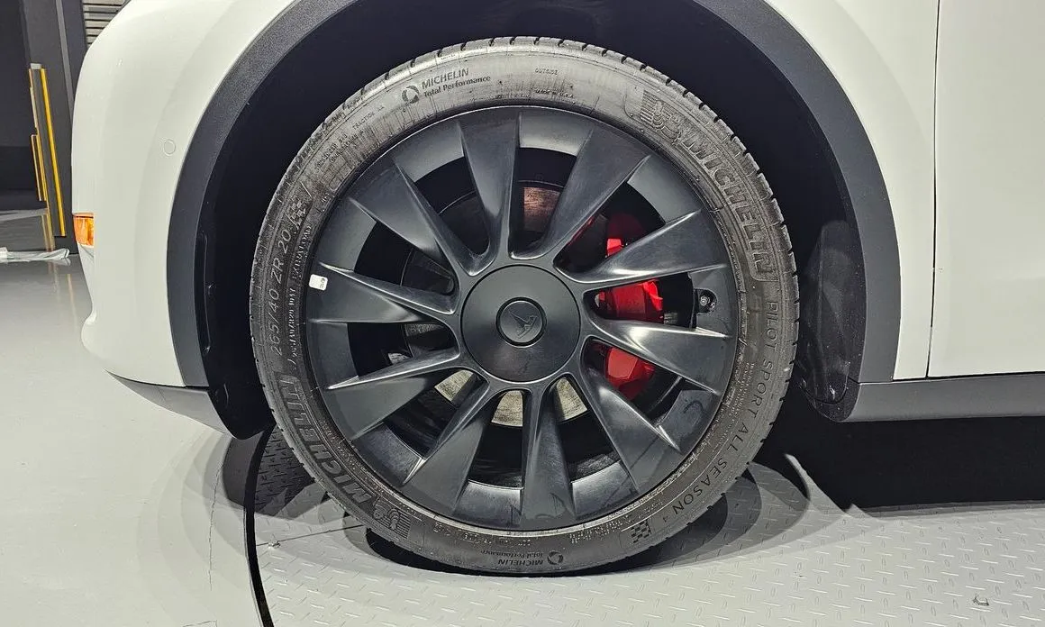 Tesla Model Y — фото 9