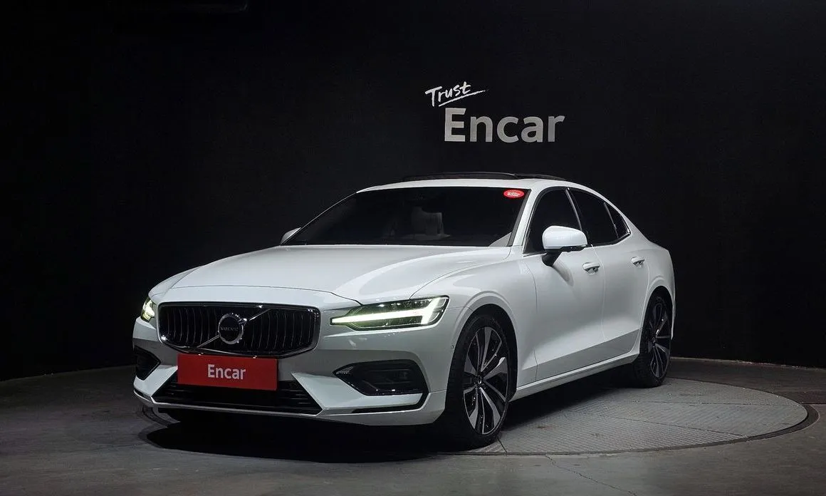 Volvo S60 — фото 1