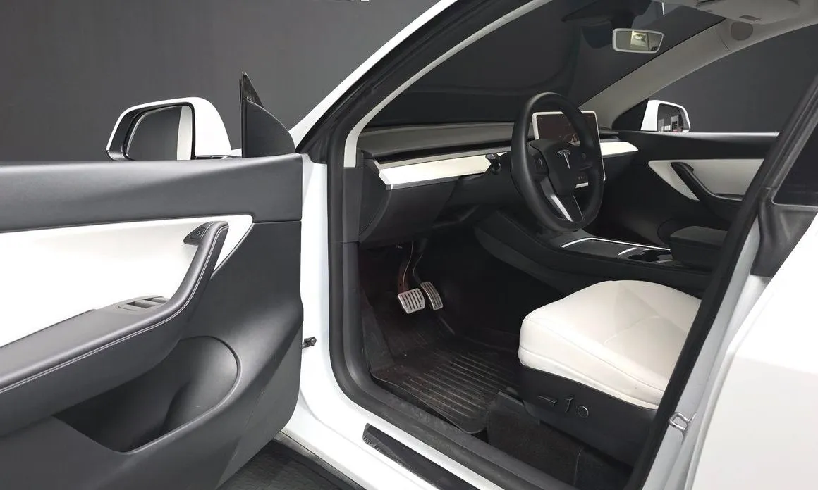 Tesla Model Y — фото 7