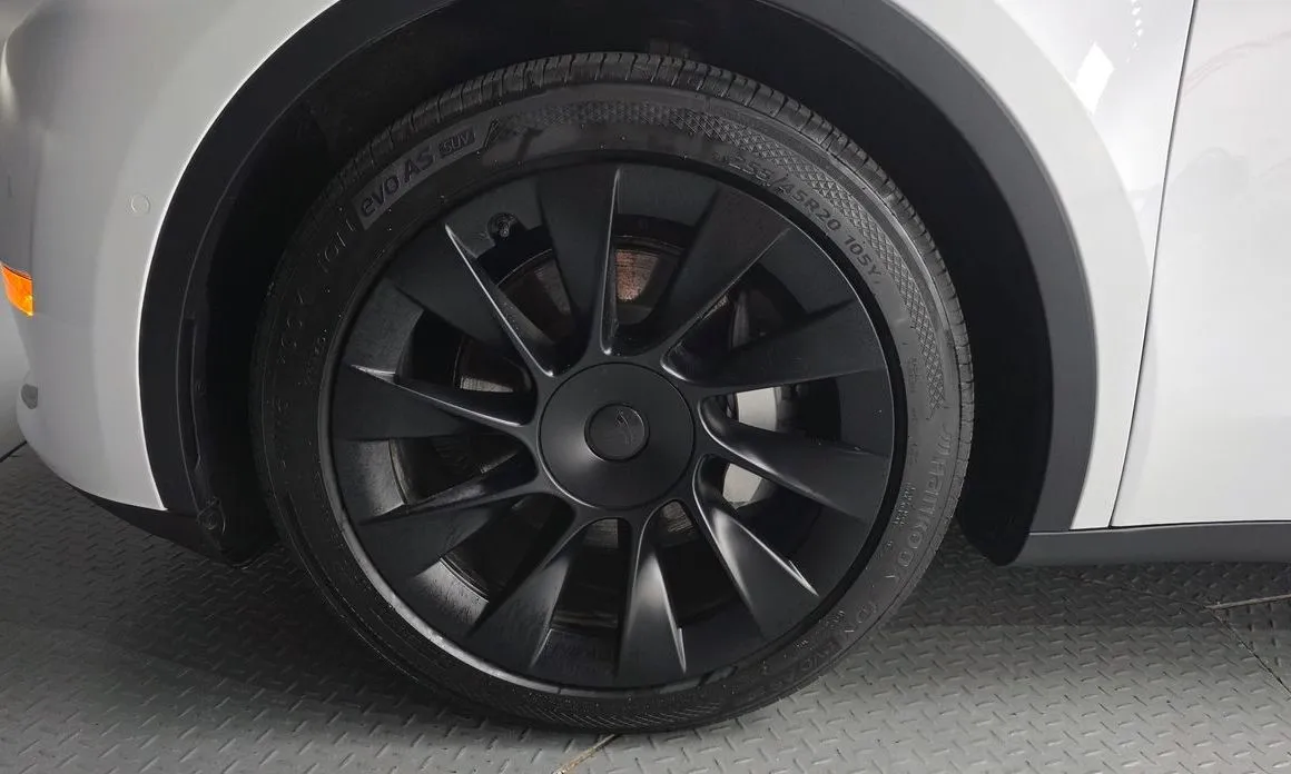 Tesla Model Y — фото 9