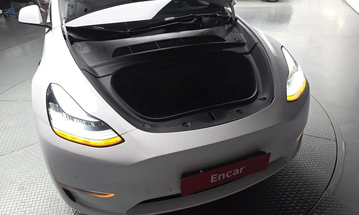 Tesla Model Y — фото 10