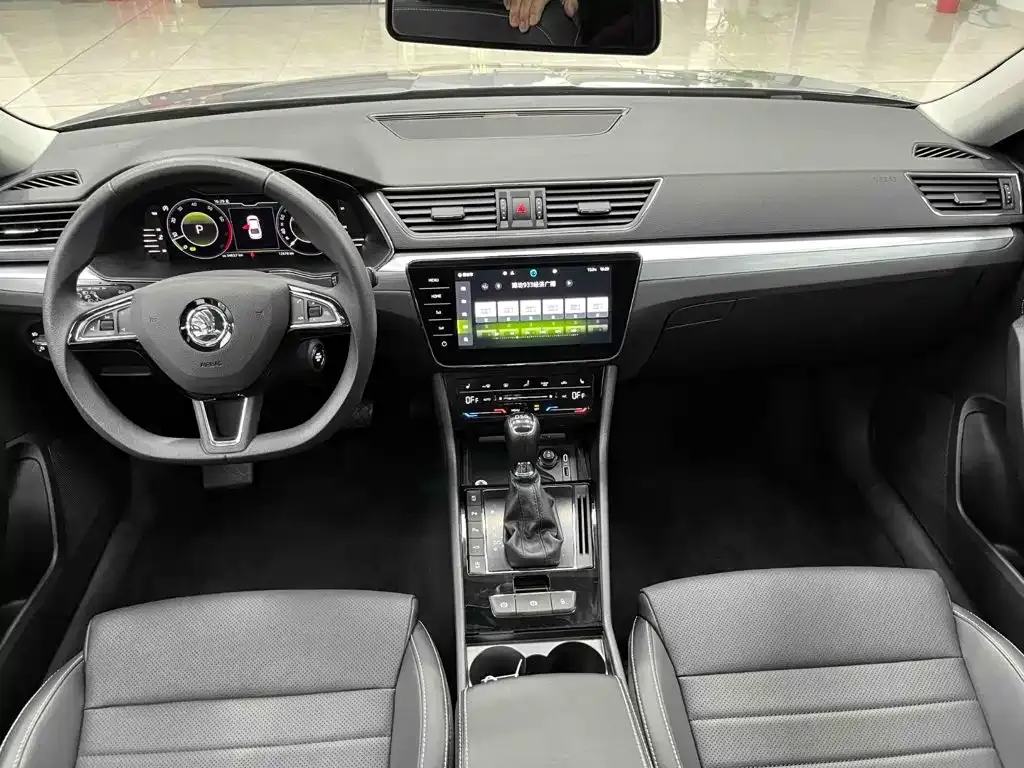 Skoda Superb — фото 10