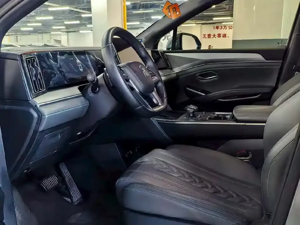 BYD L DM-i — фото 4