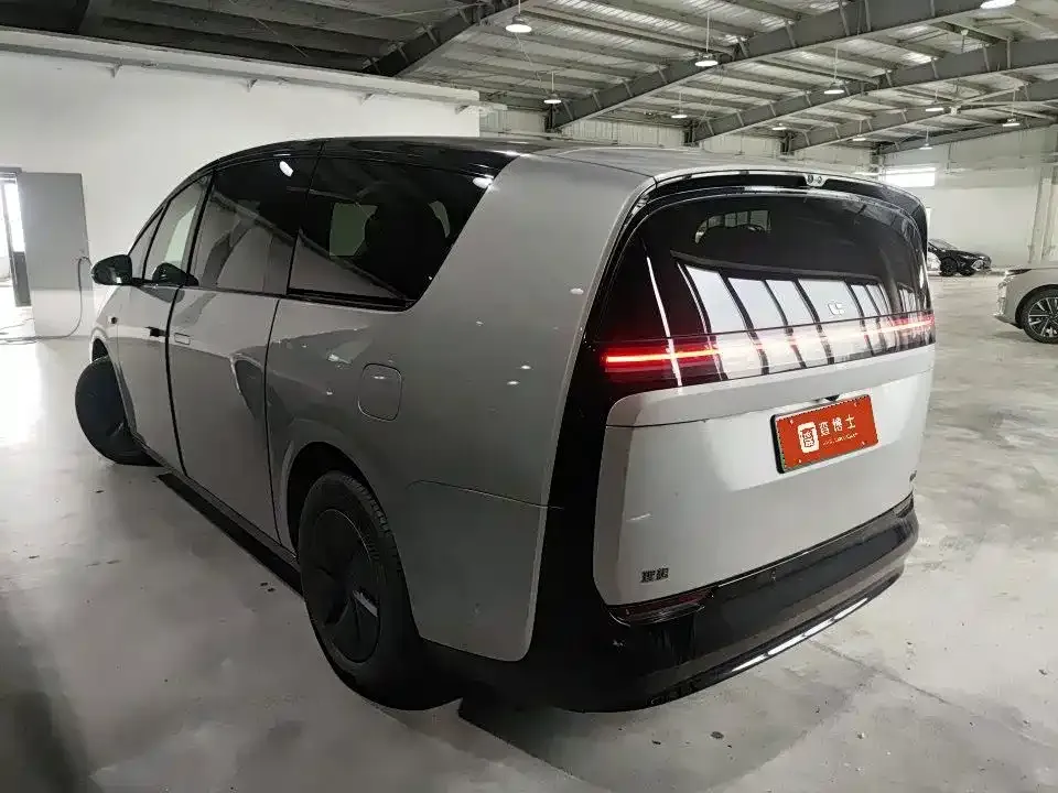 Li Auto MEGA — фото 6