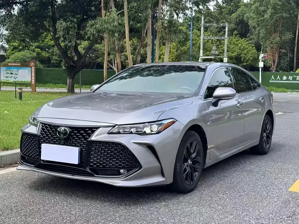Toyota Avalon — фото 1