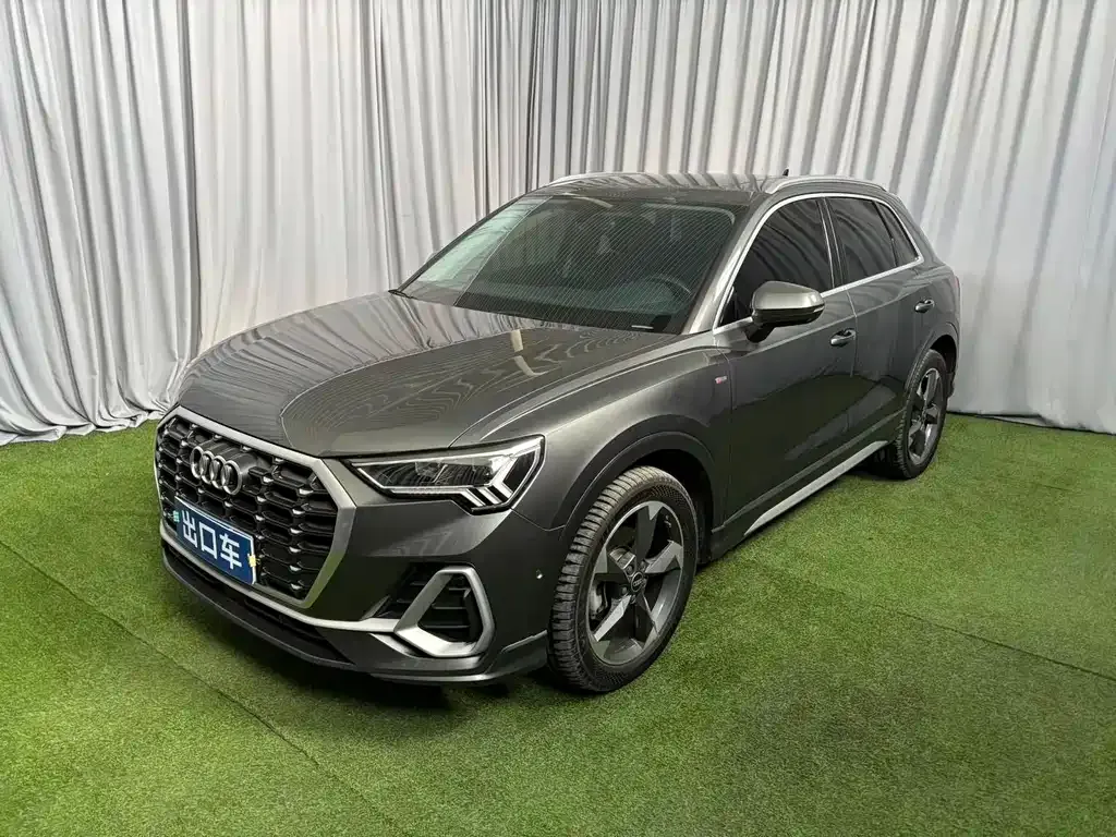 Audi Q3 — фото 1