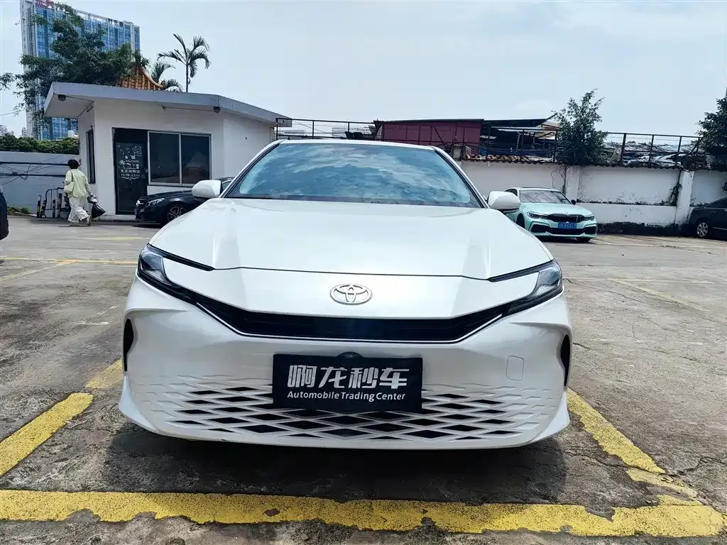 Toyota Camry — фото 9