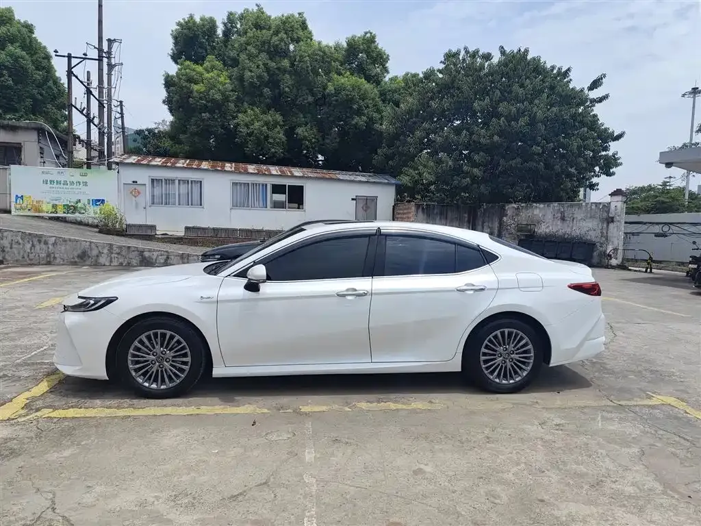 Toyota Camry — фото 8