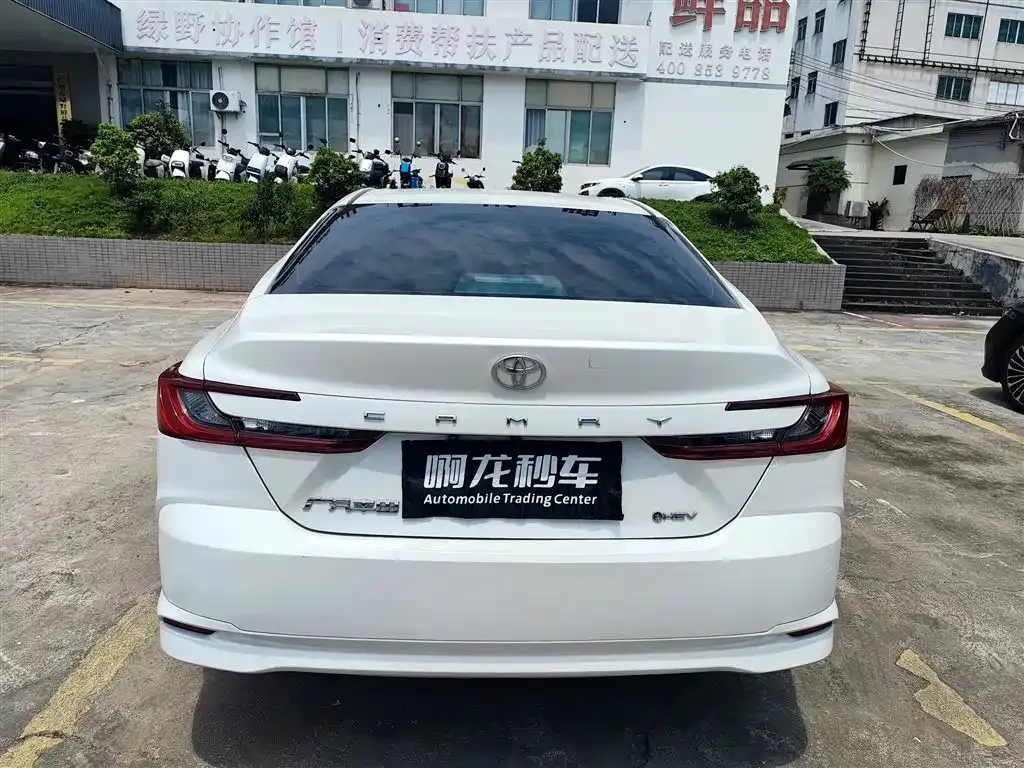 Toyota Camry — фото 7