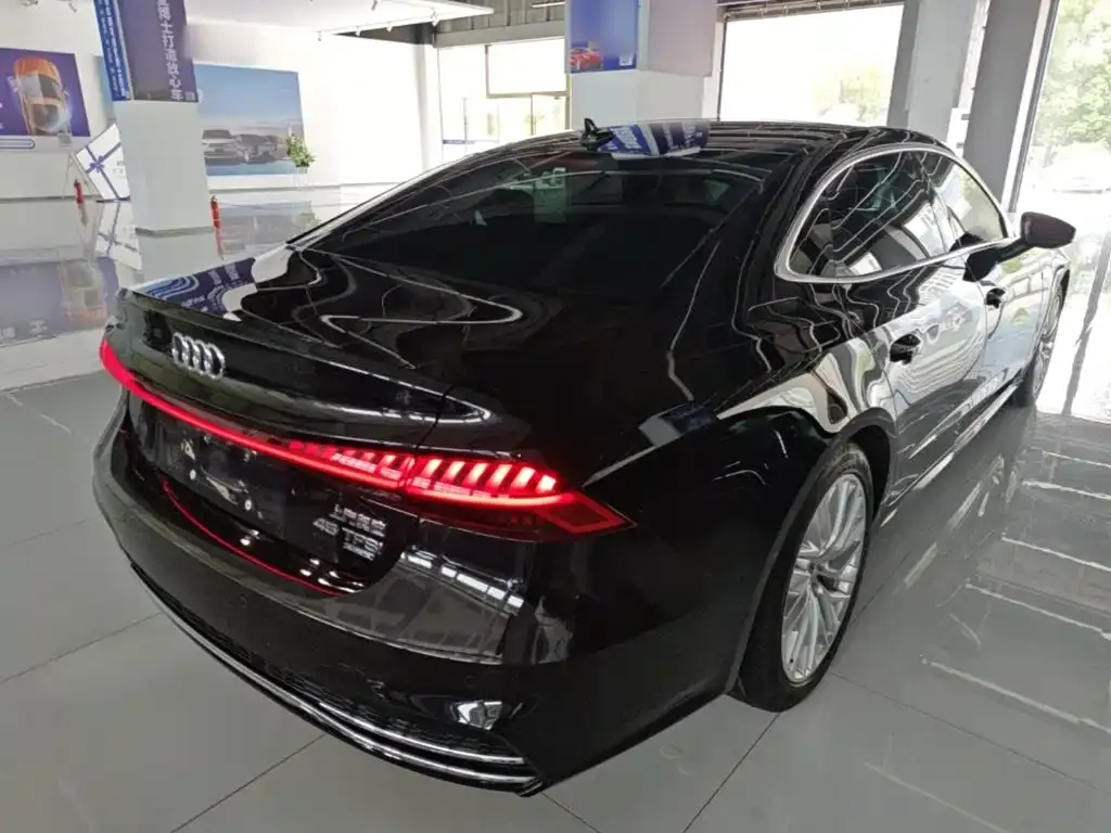 Audi A7L — фото 8