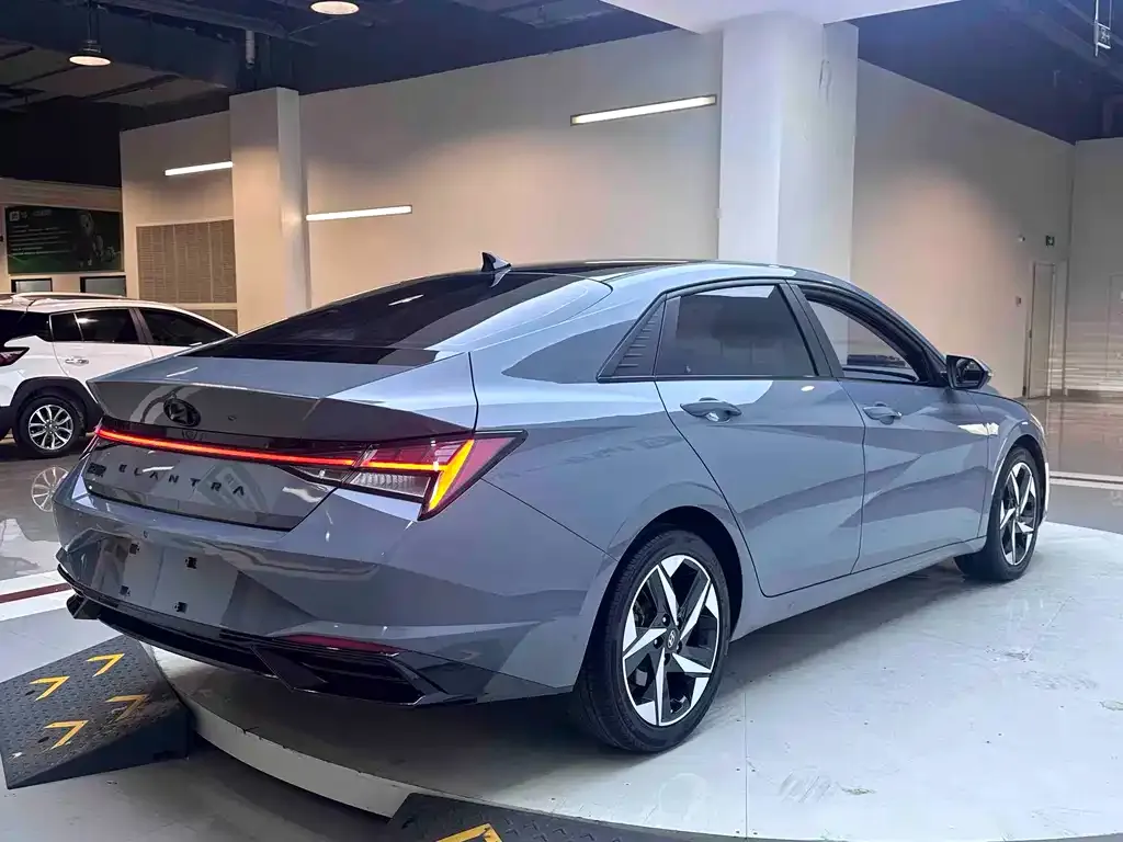 Hyundai Elantra — фото 8
