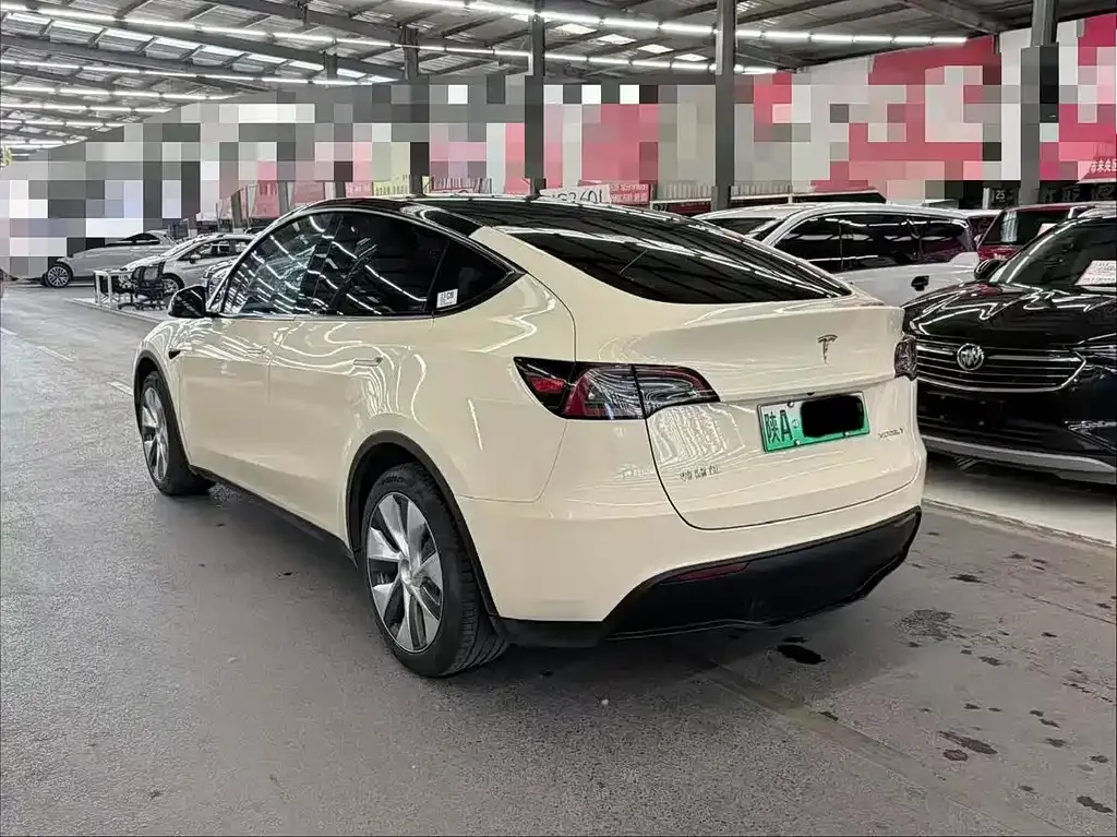 Tesla Model Y — фото 8