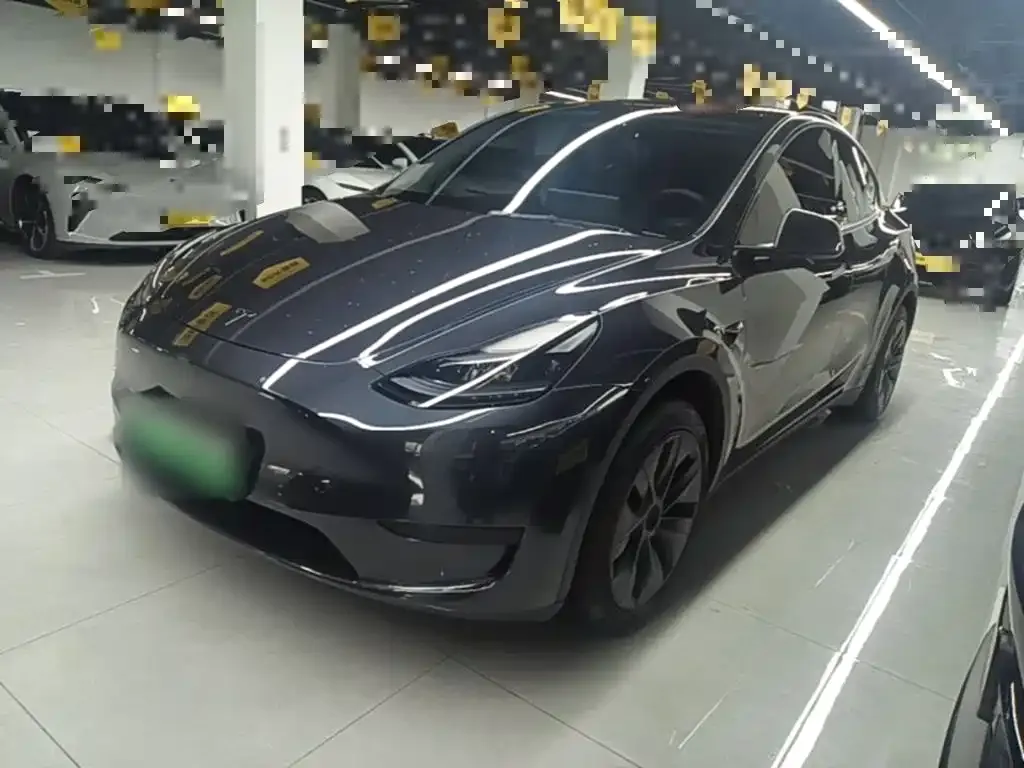 Tesla Model Y — фото 1