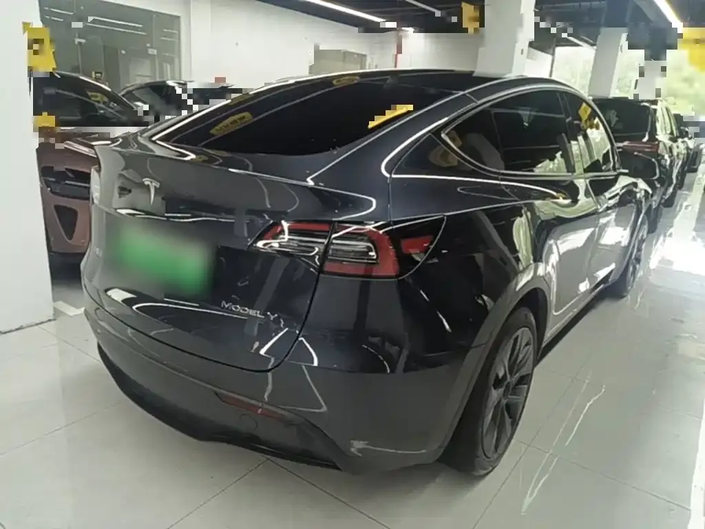 Tesla Model Y — фото 6