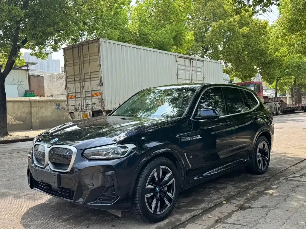 BMW iX3 — фото 1